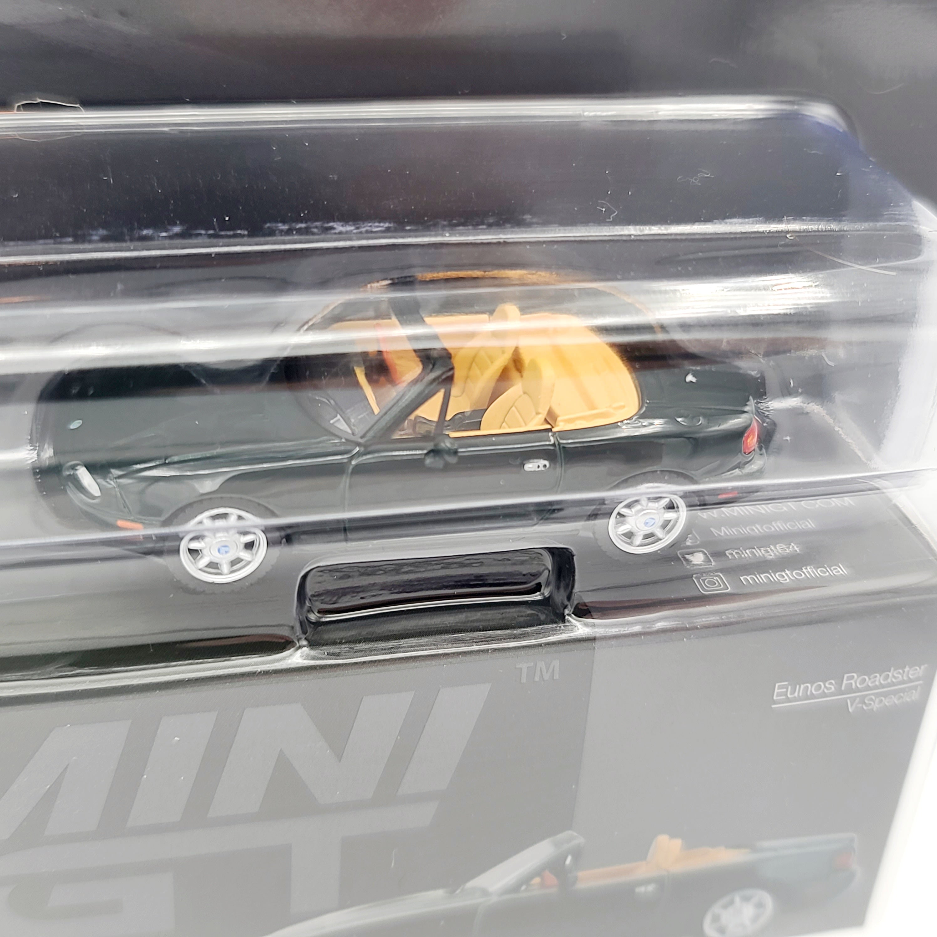 Mini GT Eunos Roadster V-Special, Mazda Miata - 1:64 scale (2024 MIJO Exclusives - Limited Edition)